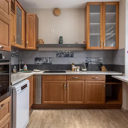 Lovely 2-Bdrm Condo Ideal For Couples And Family With Children, Free Parking On Premises Riga Exterior photo