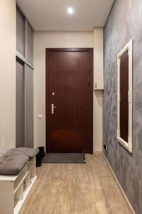 Apartment Lovely 2-bdrm Ideal For Couples And Family With Children, Free Parking On Premises Riga
