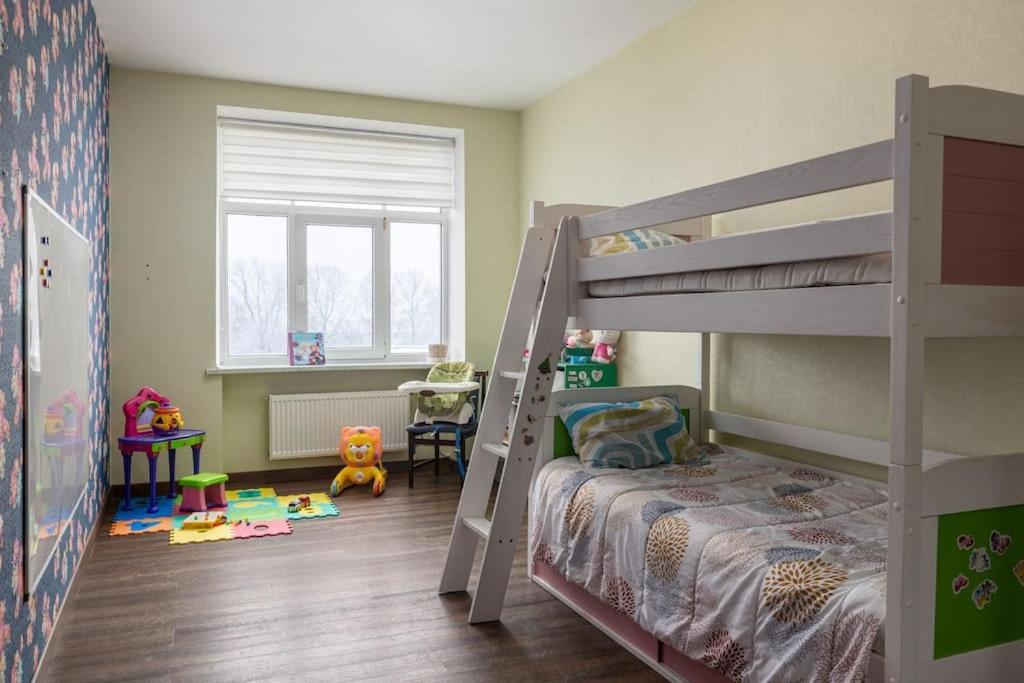 Lovely 2-bdrm Ideal For Couples And Family With Children, Free Parking On Premises Apartment