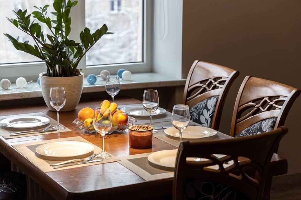 Apartment Lovely 2-bdrm Ideal For Couples And Family With Children, Free Parking On Premises