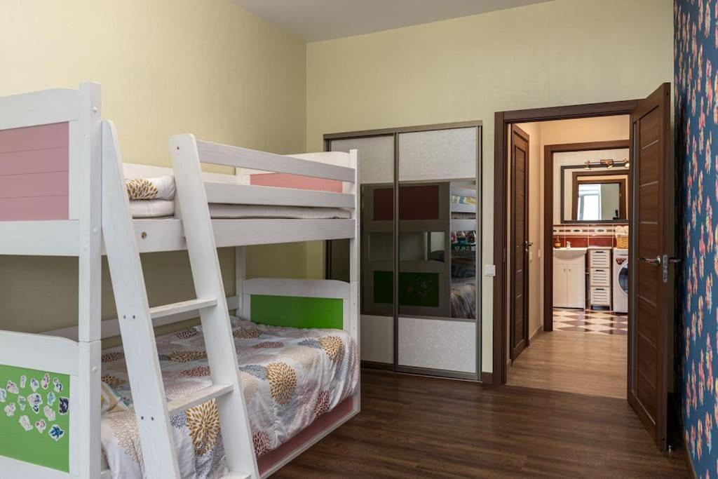 Apartament Lovely 2-bdrm Ideal For Couples And Family With Children, Free Parking On Premises *